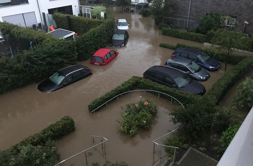 Wanderpause wegen Hochwasser von Helmut Wegmann