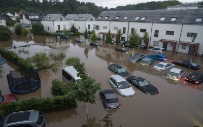 Wanderpause wegen Hochwasser von Helmut Wegmann